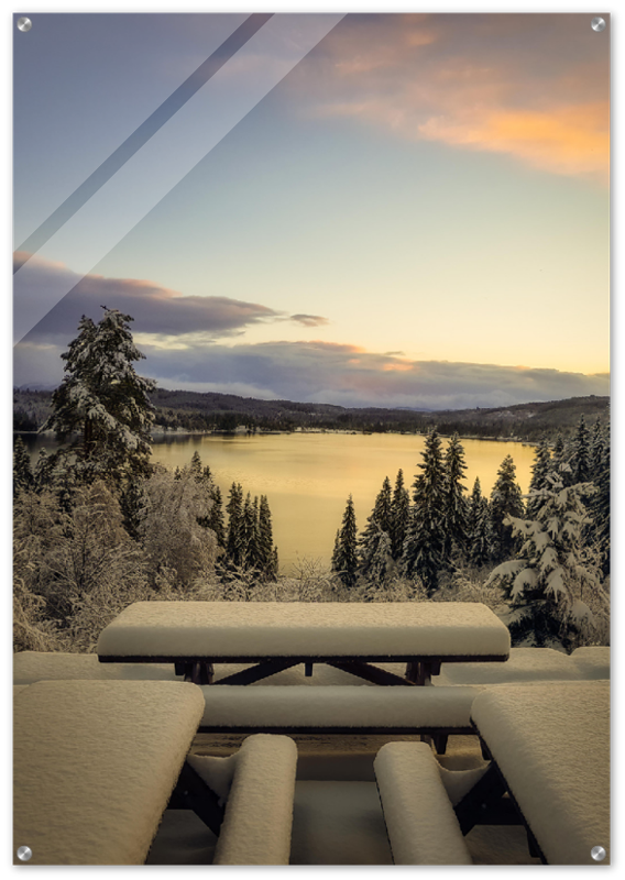 Veggbilde på pleksiglass av nysnø ved Grønlia i bymarka, Trondheim.