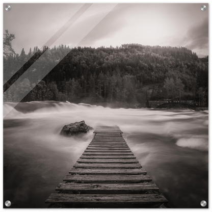 Svart hvitt veggbilde på pleksiglass av Flagefossen på Voss.