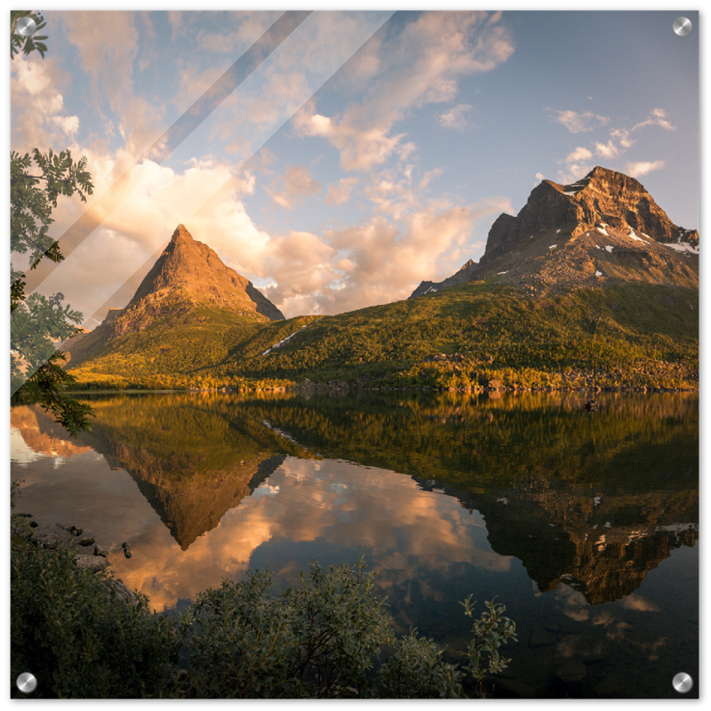 Veggbilde på pleksiglass av Innerdalen i solnedgang