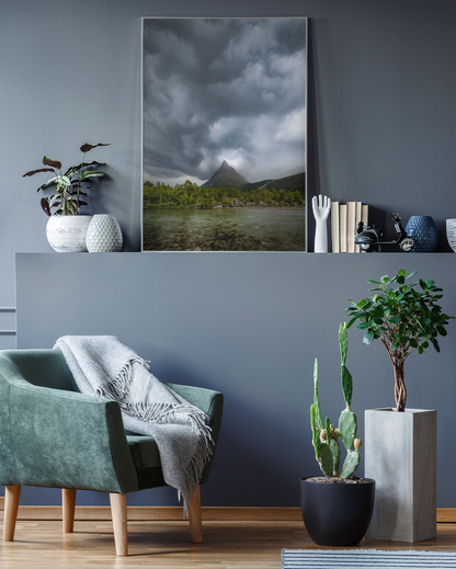 Veggbilde trykt på plakat med ramme av uvær i Innerdalen, Norge.