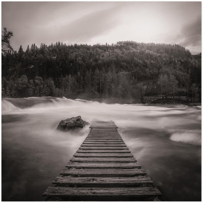 Svart hvitt veggbilde av Flagefossen på Voss.